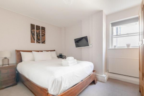 Beautiful 2BD Lower Level Flat with Patio, Angel